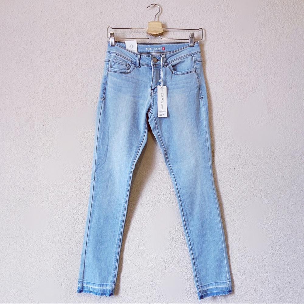 Nine Planet Frayed Hem Jeans NWT